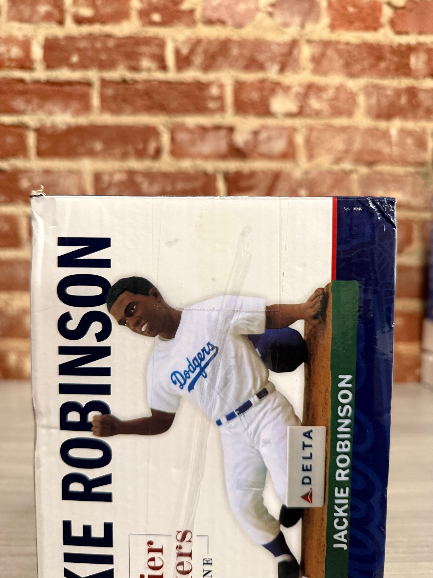 Hank Aaron & Jackie Robinson Barrier Breakers Figure Set