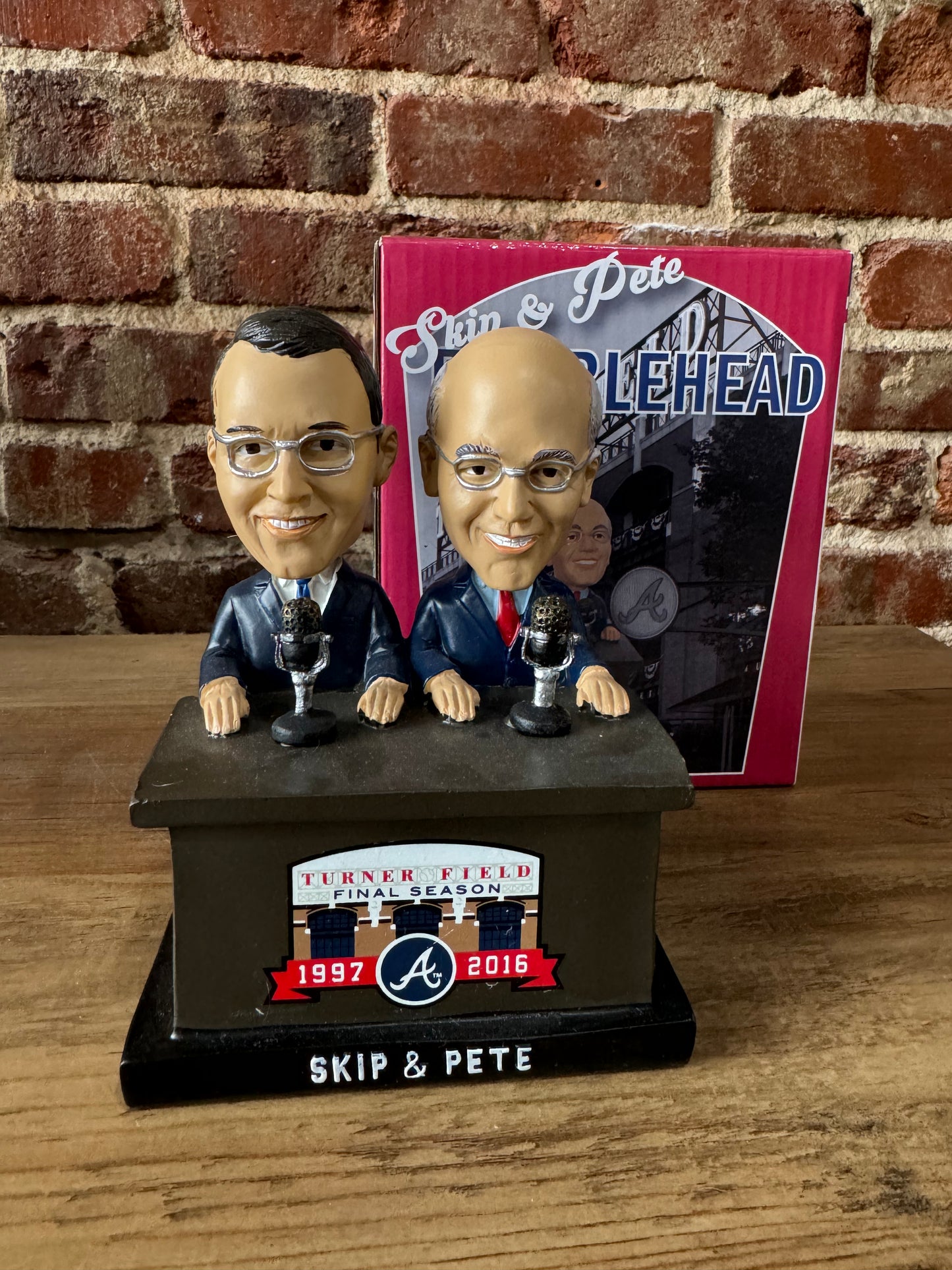 Skip and Pete Atlanta Braves Bobblehead (Batteries need to be replaced)